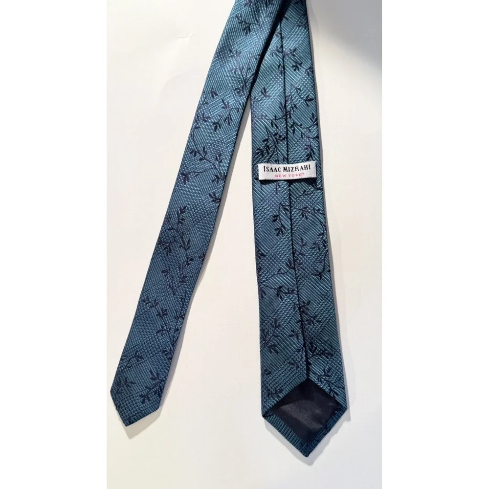 Isaac Mizrahi New York Mens Silk Tie With Floral Accent